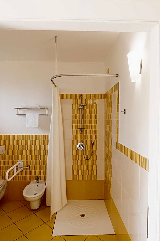 Hotel Baia Di Trainiti