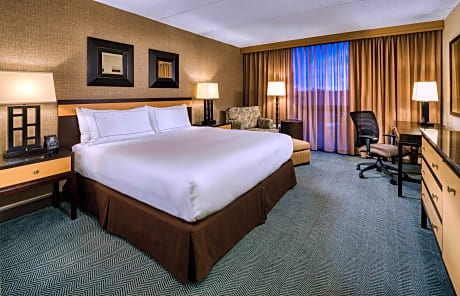 King Suite with Balcony - Non-Smoking