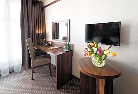 Family Room (2 Adults + 2 Children)