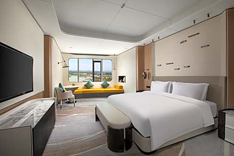 Deluxe Lake View King Non-Smoking Room