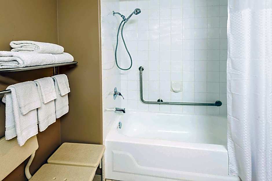 Super 8 by Wyndham Calgary/Airport