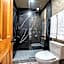 The Haüs Windham - Spacious Suites, Hot Tub, Mountain Views!