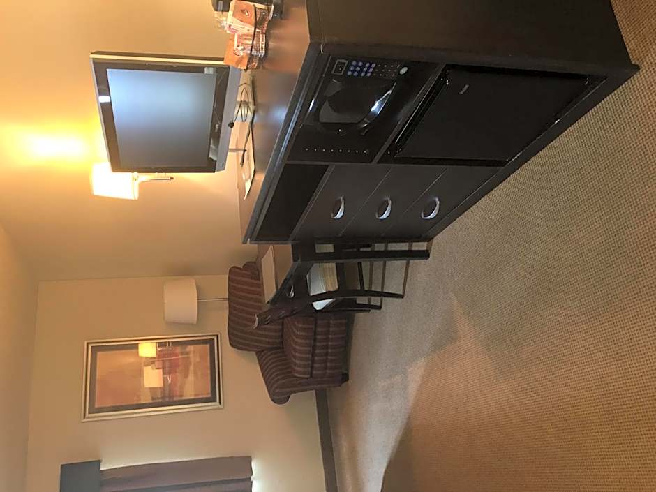 AmericInn by Wyndham Monmouth