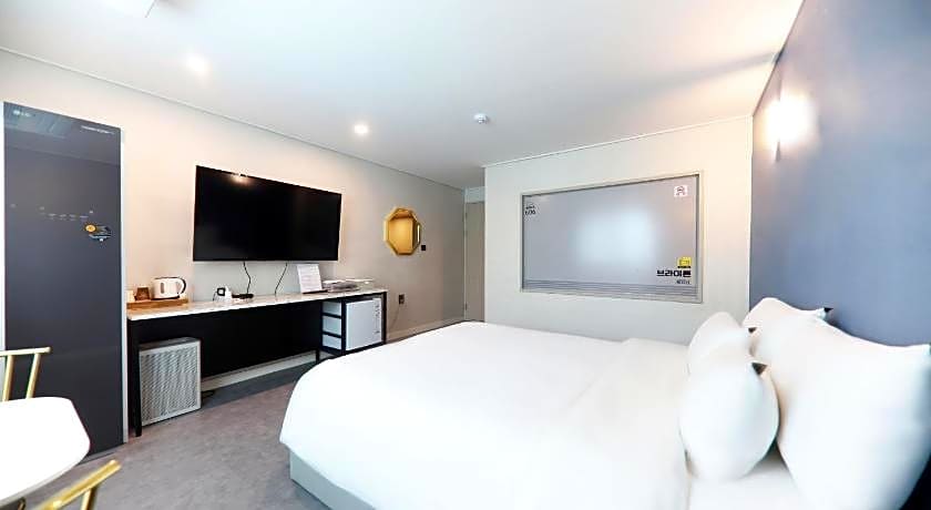 Brighten Hotel 