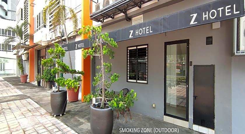 Z Hotel Ara Damansara, LRT, Mall, Airport