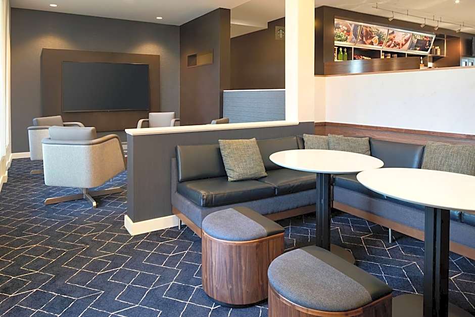 Courtyard by Marriott Bakersfield