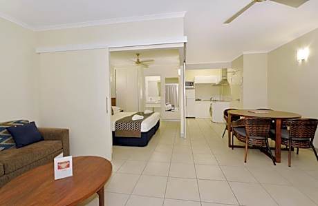 Deluxe One-Bedroom Apartment