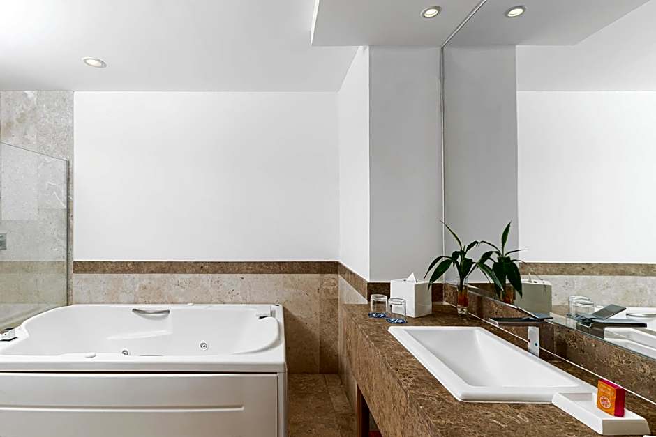 Altitude by Krystal Grand Los Cabos - All Inclusive