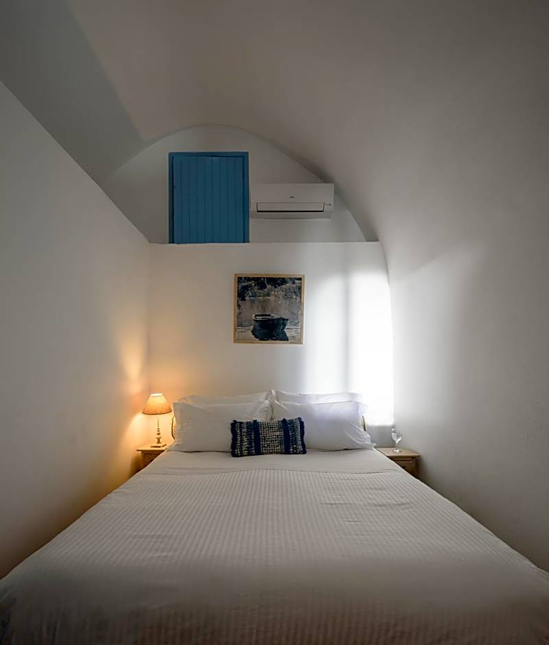 Pantelia Suites