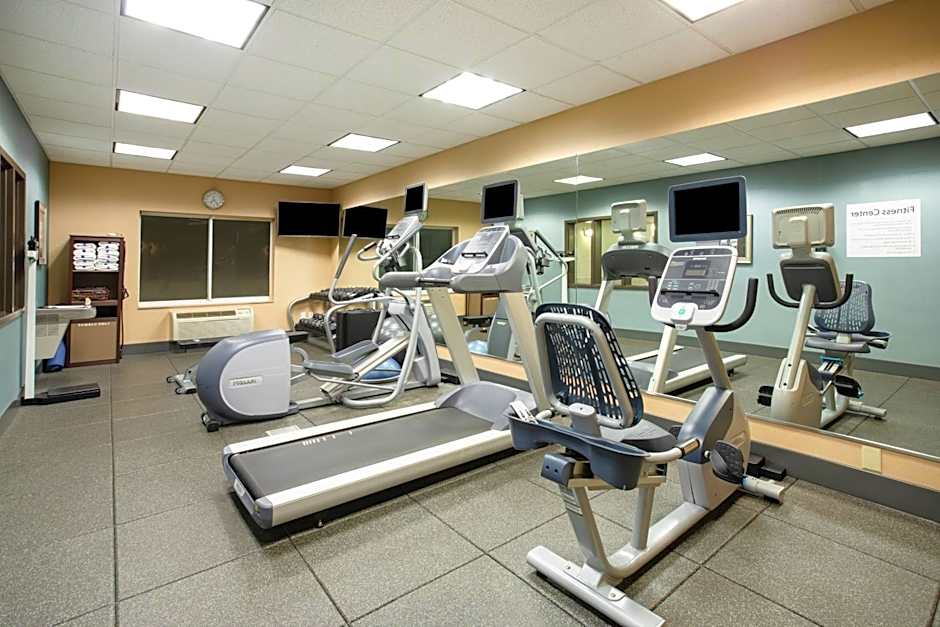 Holiday Inn Express Suites Yankton Hotel By IHG