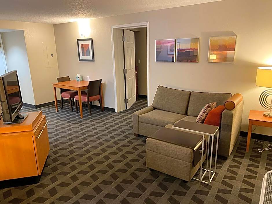 MainStay Suites Middleburg Heights Cleveland Airport