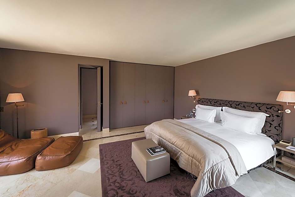 Photo 1 of 8 of Suite