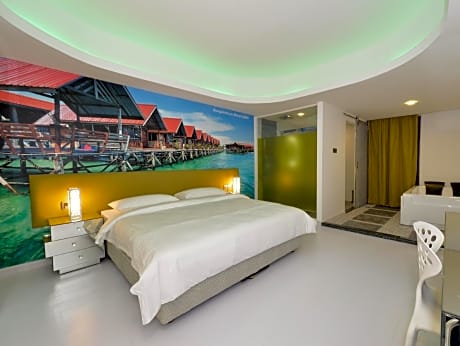 Grand Deluxe Jacuzzi