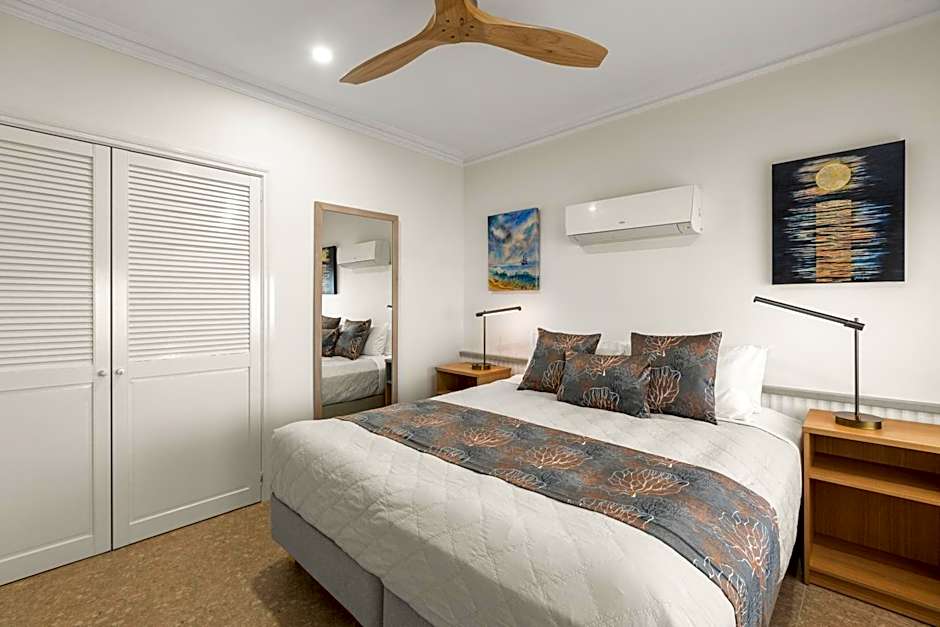 Moonlight Bay Suites