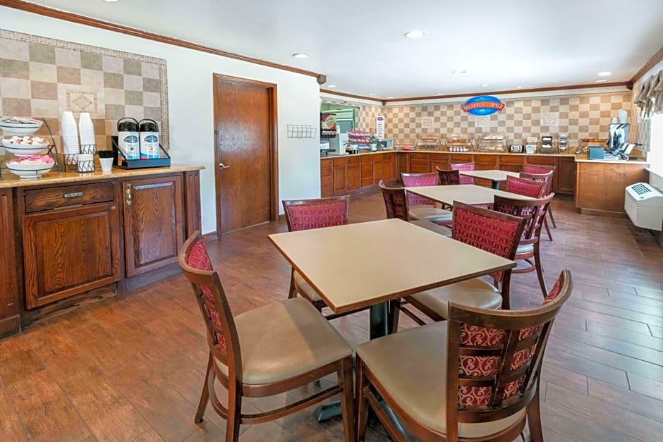 Baymont by Wyndham Arlington At Six Flags Dr