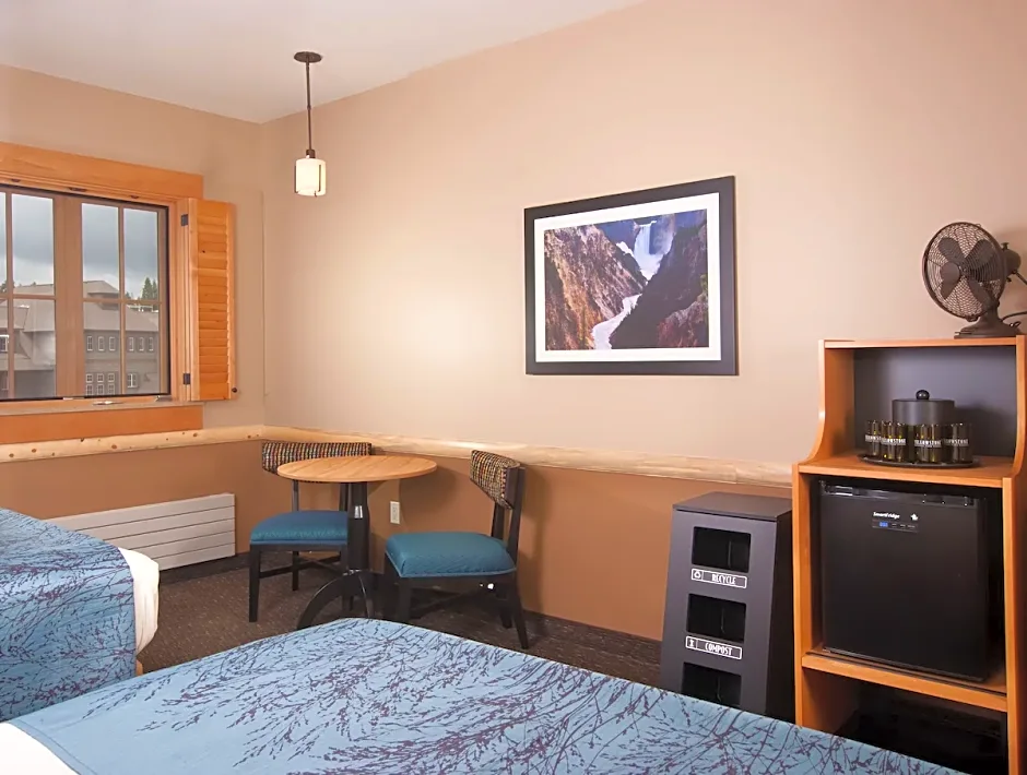 Canyon Lodge & Cabins
