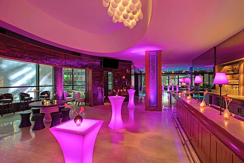 Renaissance by Marriott New York Times Square Hotel