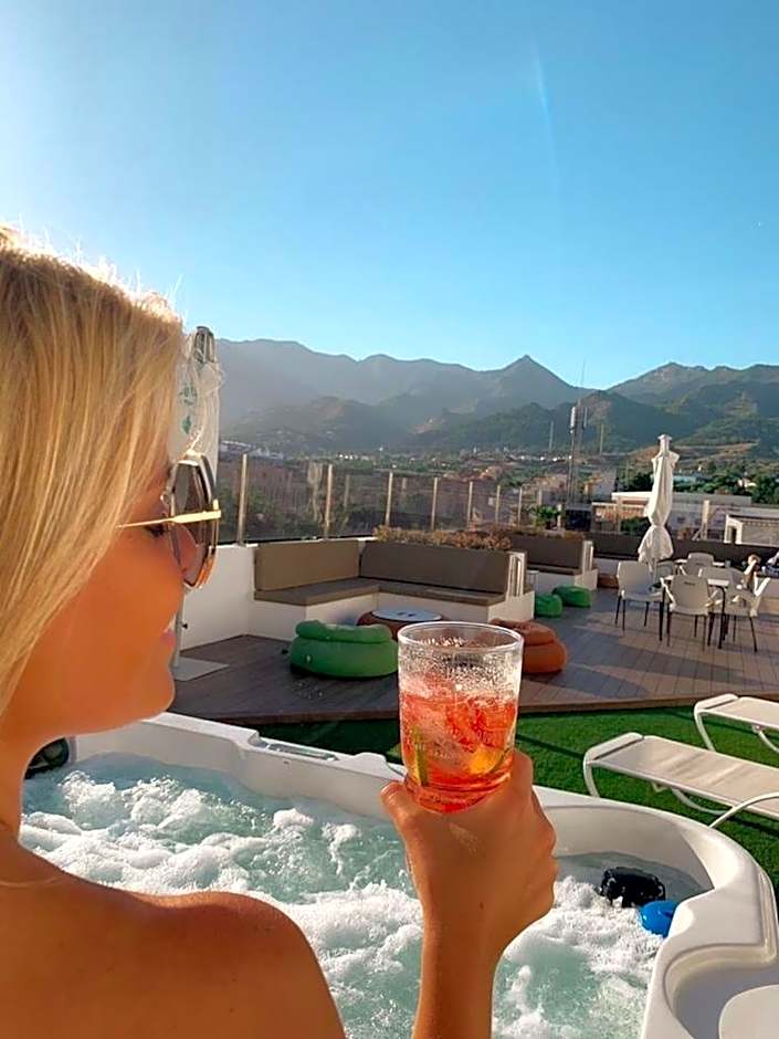 DAOS Suites & Terrace Marbella