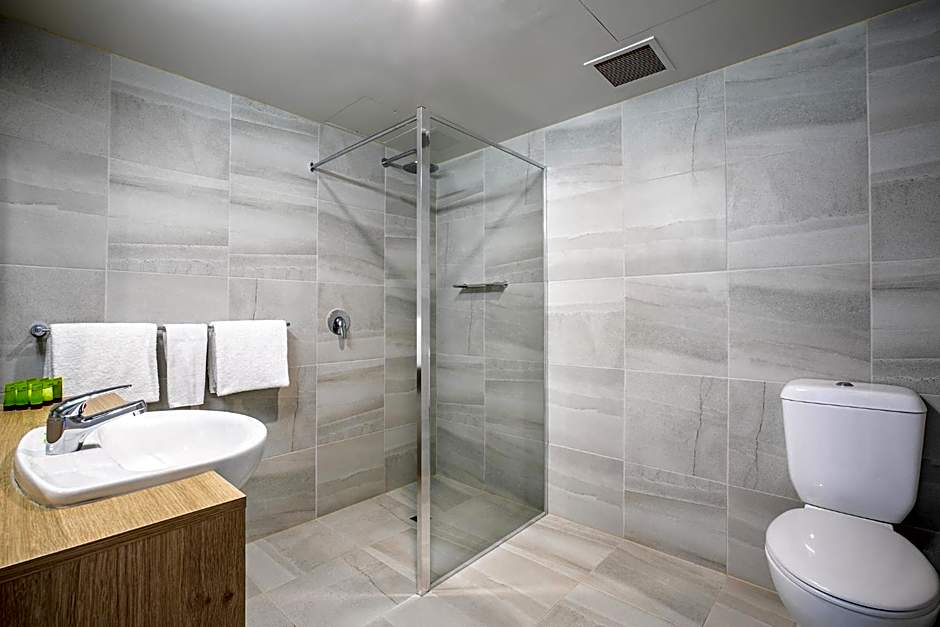 Nightcap at York on Lilydale