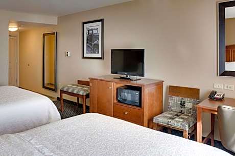 Queen Room with Two Queen Beds - Hearing Access/Non-Smoking