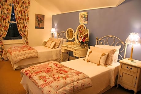 Double or Twin Room with Sea View