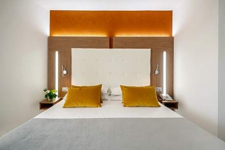 Superior Double Room with Partial Lake View