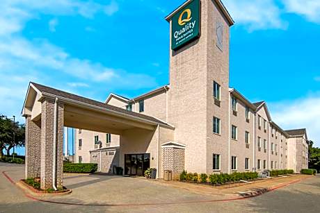 Quality Inn & Suites Roanoke - Fort Worth North