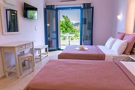 Studio Triple Room with Side Sea View