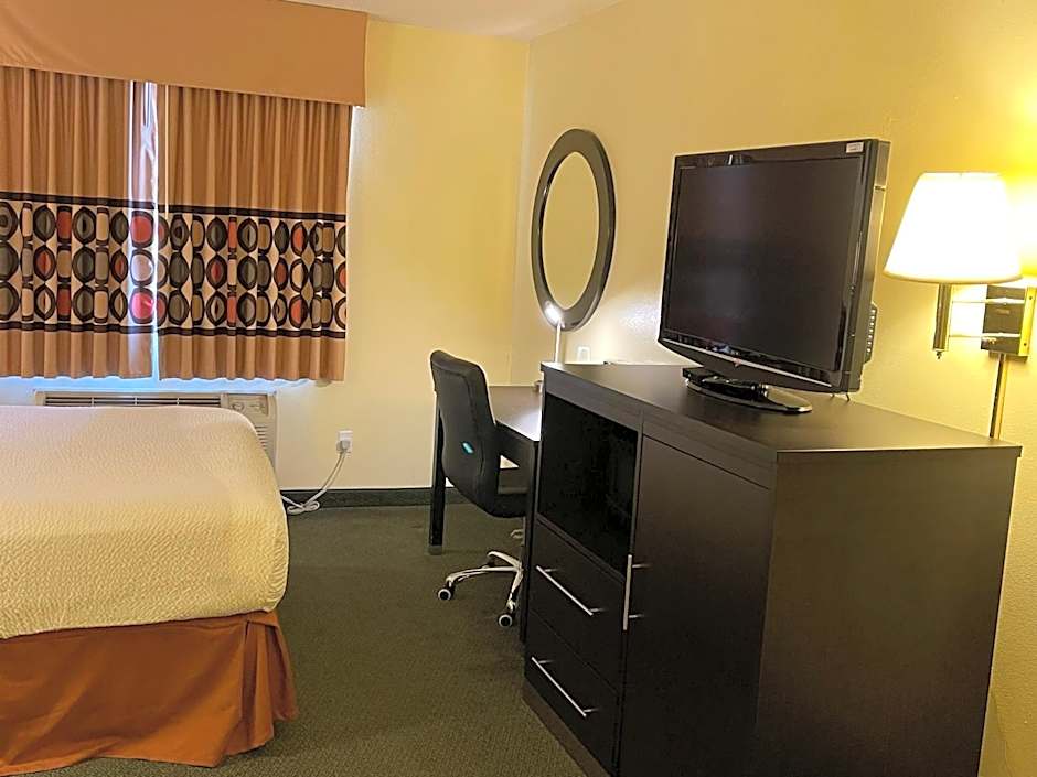 Super 8 by Wyndham Colby