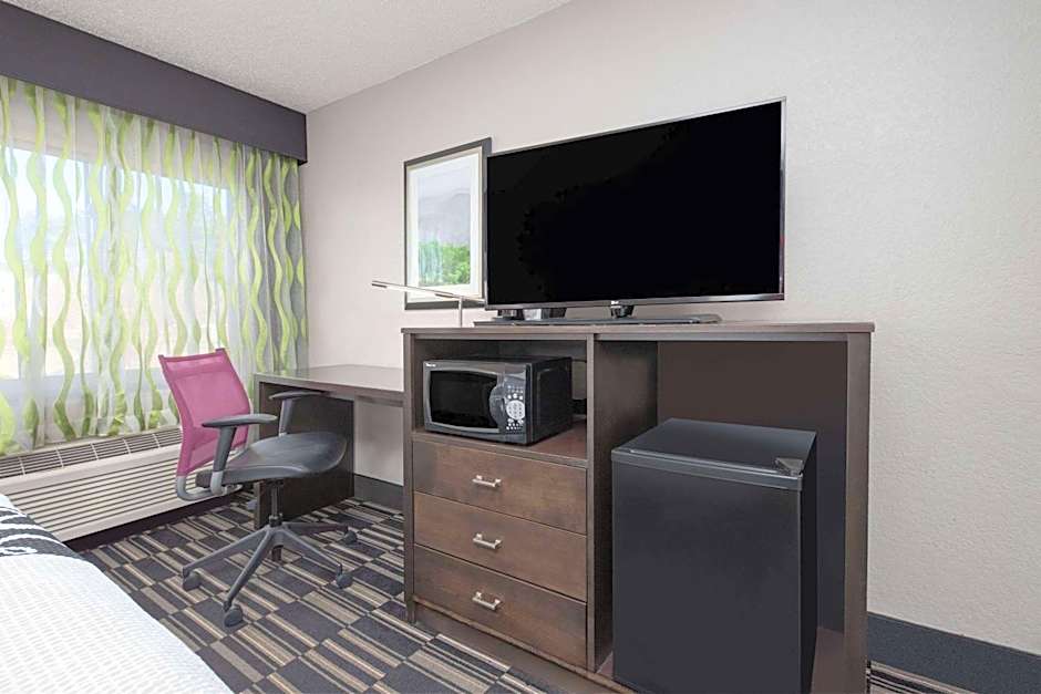 La Quinta Inn & Suites by Wyndham El Dorado