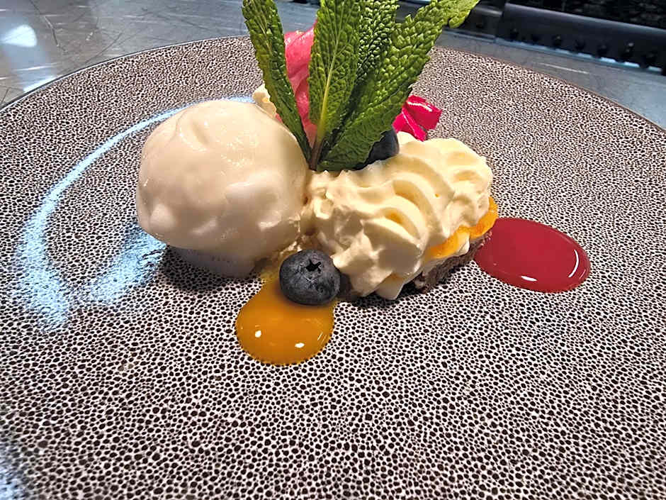 Delmont Hotel & View Restaurant