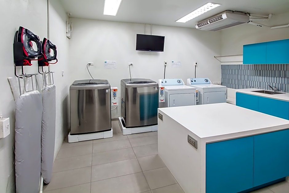 Holiday Inn Express Bangkok Sukhumvit 11 An Ihg Hotel Rates From Usd46