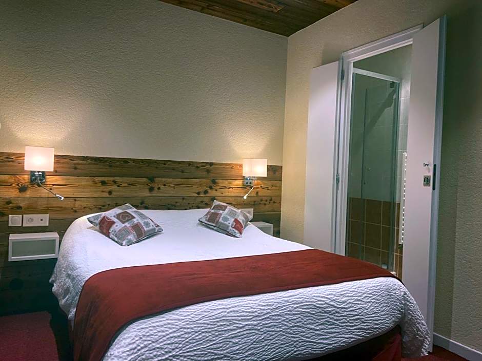 Photo 1 of 4 of Double Room