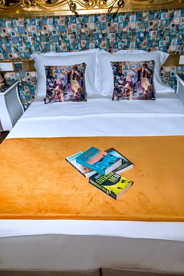Atlantis Royal Hotel