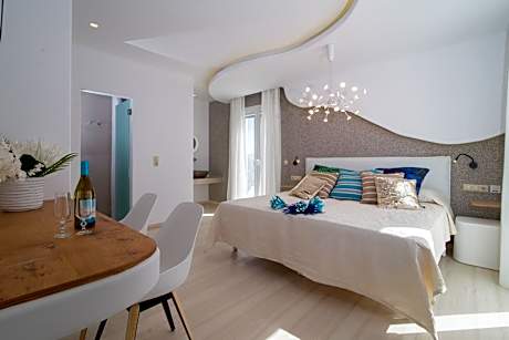 Superior Double Room with Pool View