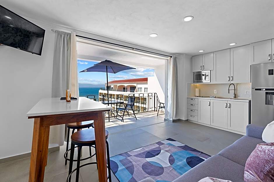 Luxury Condo just steps away from the Beach!