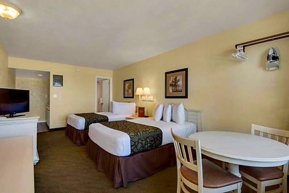 Ramada by Wyndham Panama City Beach / Beachfront