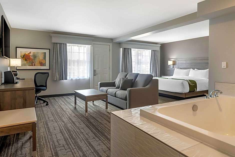 Amsterdam Inn & Suites, an Ascend Collection Hotel
