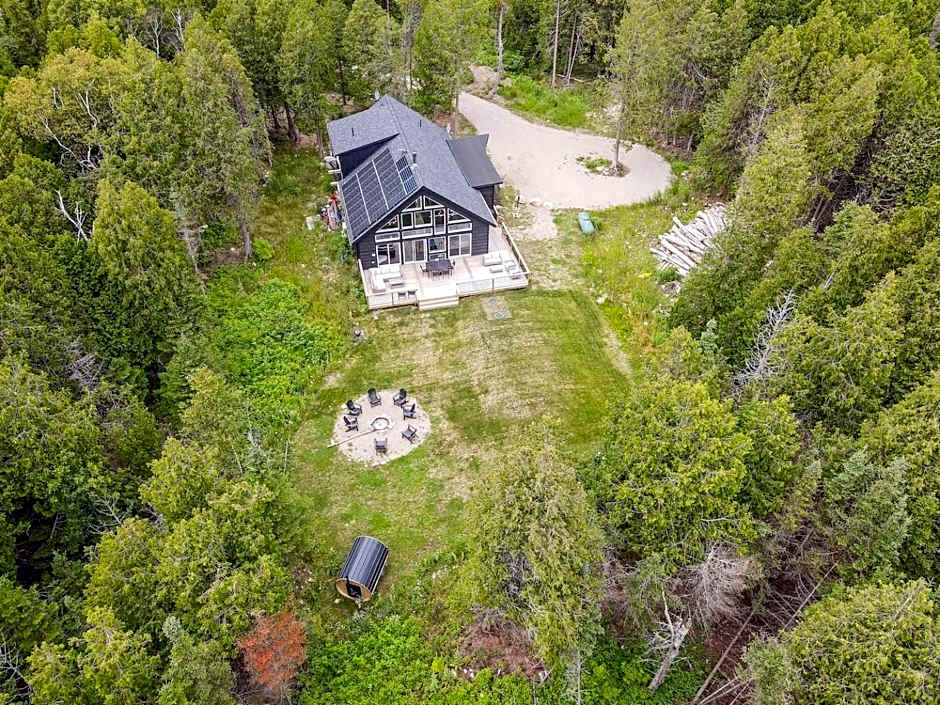 Luxury Tobermory Retreat Modern Home Hot Tub