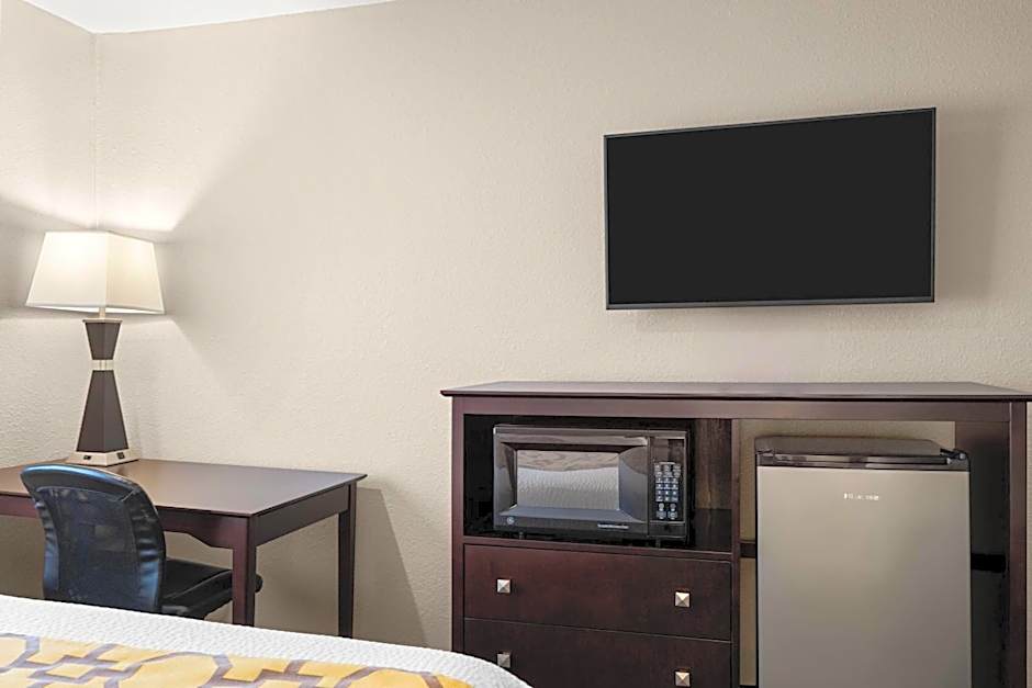 Baymont by Wyndham Jefferson City