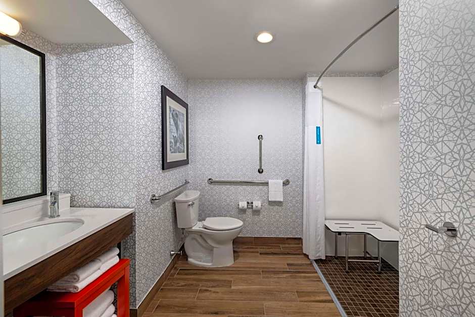 Hampton Inn By Hilton & Suites Williamsburg Square