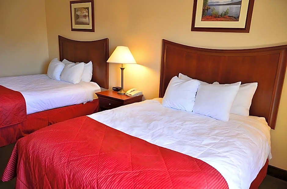 Clarion Inn & Suites At The Outlets Of Lake George
