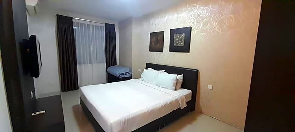 K. Riverfront apartment