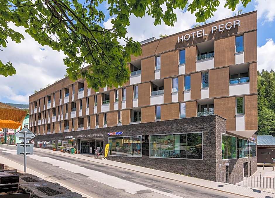 HOTEL PECR WELL
