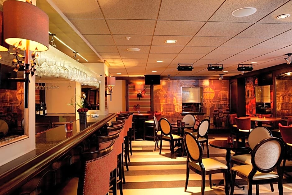 The Raphael Hotel, Autograph Collection by Marriott