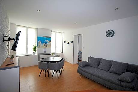 Santorini - Design apartment in the heart of Fere