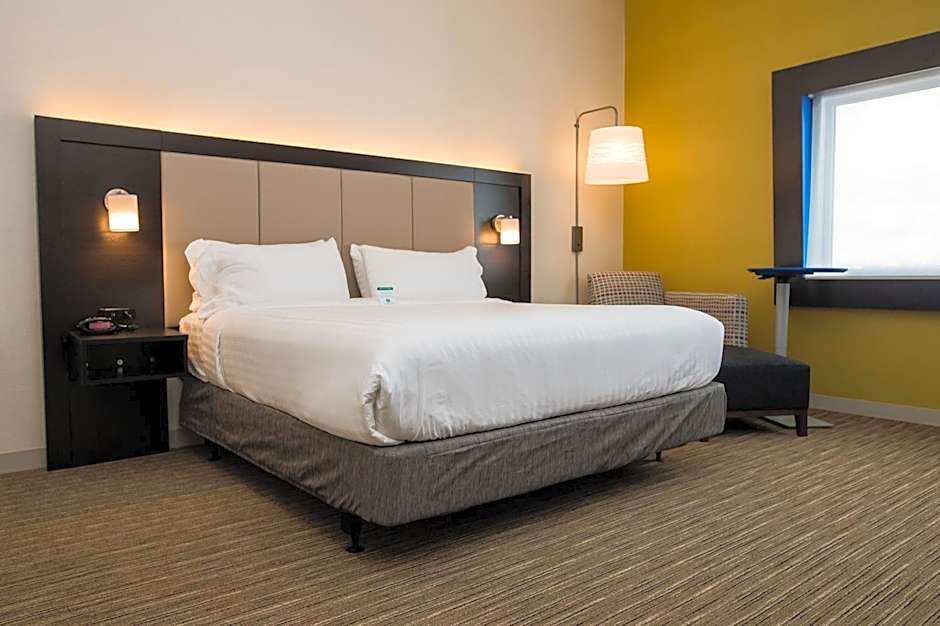 Holiday Inn Express & Suites Marietta By IHG