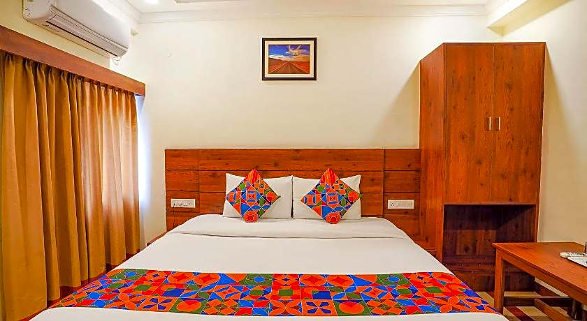 FabHotel Savi Inn - Nr. Mantri Square Mall