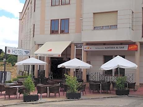 Hotel Puente Romano