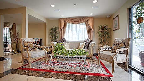 King Suite with One-Bedroom, Wet Bar and Sofa - Non-Smoking